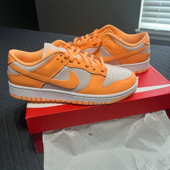 Women’s Nike dunks low peach cream size 11 - Picture 4 of 6